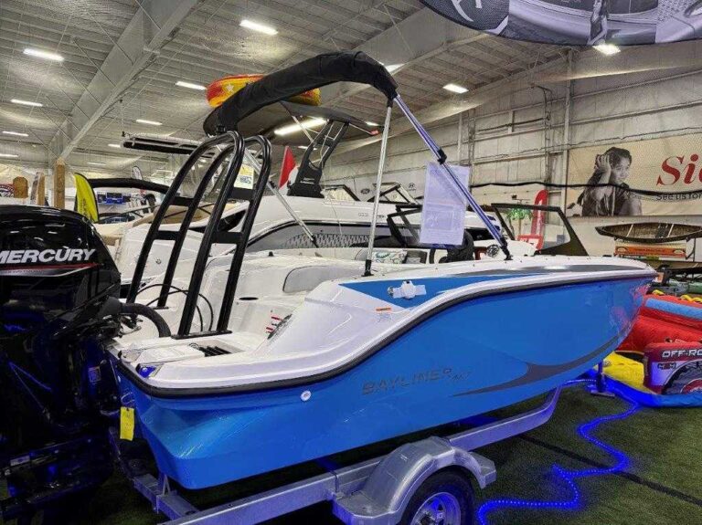 2026 Bayliner M17 - Full Windshield US-BLBX1754A626 [photo 5]